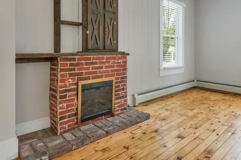 11 Grove Street Derry NH 03038