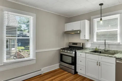 11 Grove Street Derry NH 03038