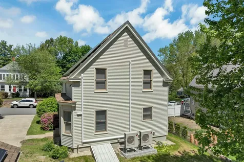 11 Grove Street Derry NH 03038