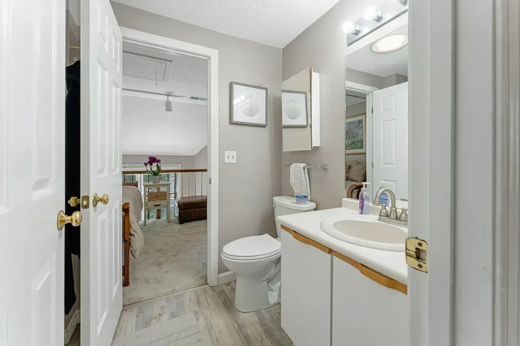 353 Winding Pond Road Londonderry NH 03053