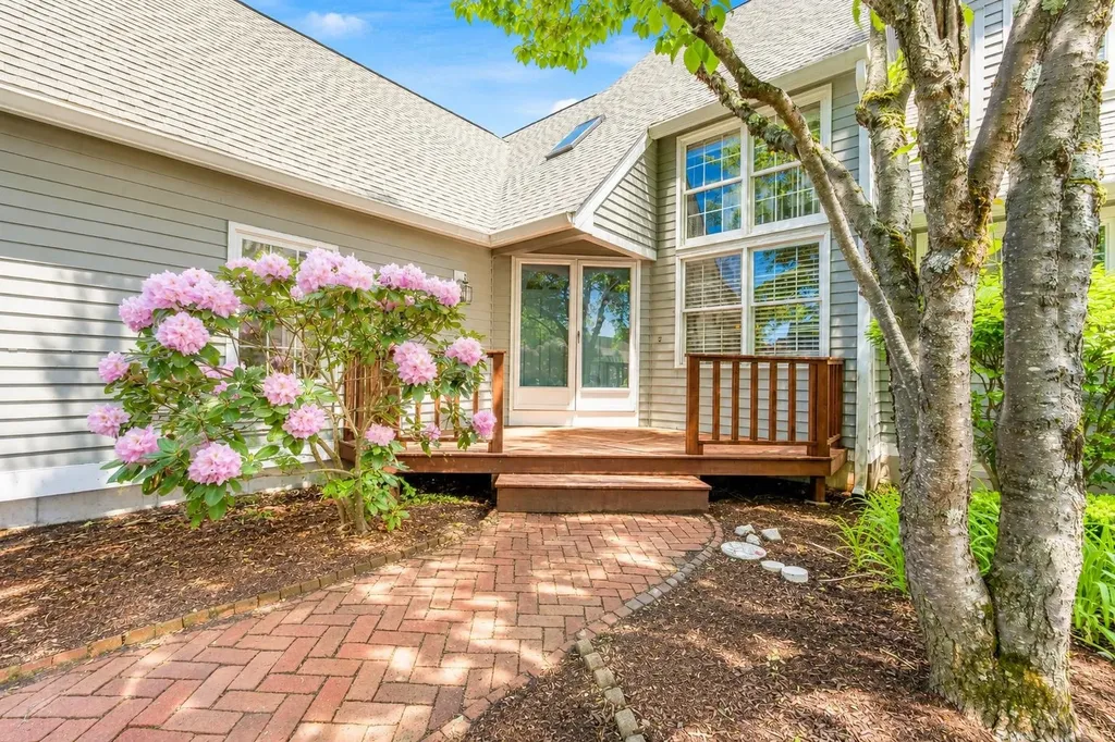 353 Winding Pond Road Londonderry NH 03053
