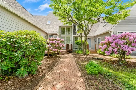353 Winding Pond Road Londonderry NH 03053