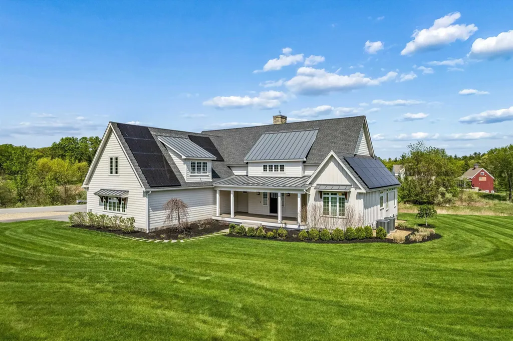 1 Cobtail Way Bedford NH 03110