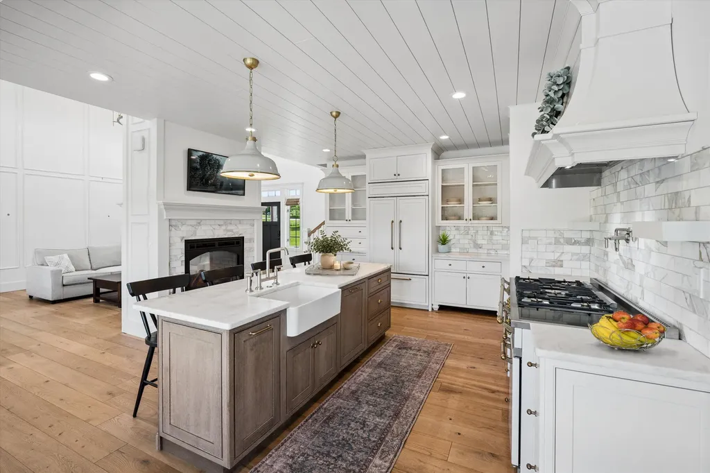 1 Cobtail Way Bedford NH 03110