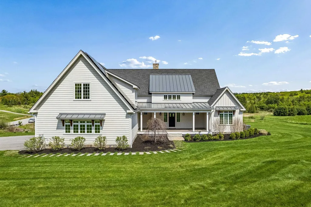 1 Cobtail Way Bedford NH 03110