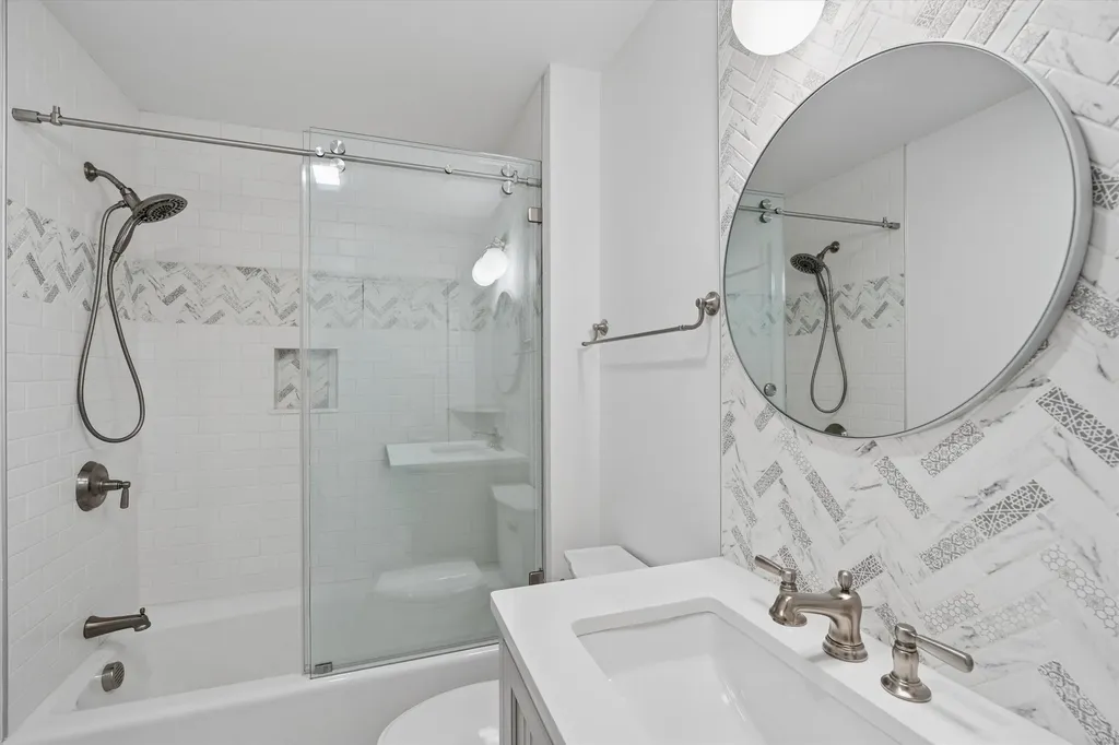 1 Cobtail Way Bedford NH 03110