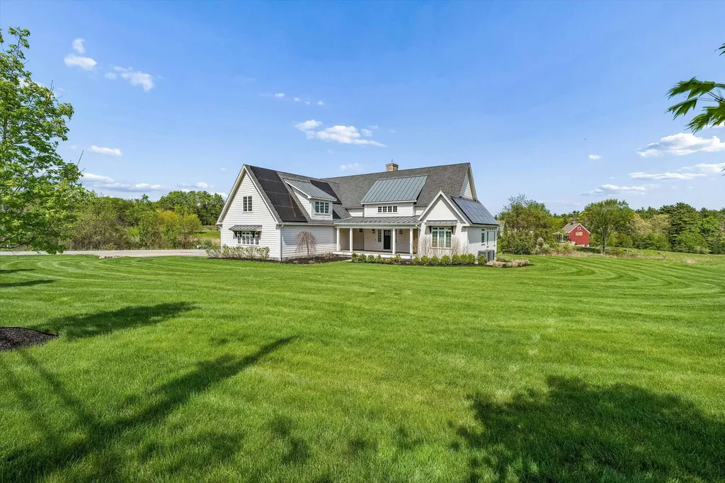 1 Cobtail Way Bedford NH 03110