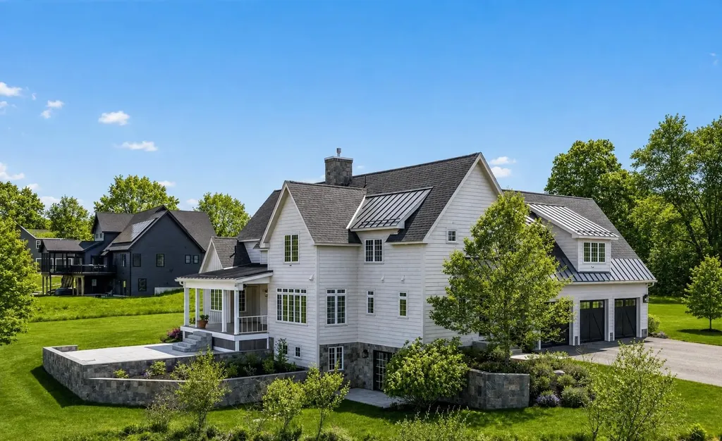1 Cobtail Way Bedford NH 03110