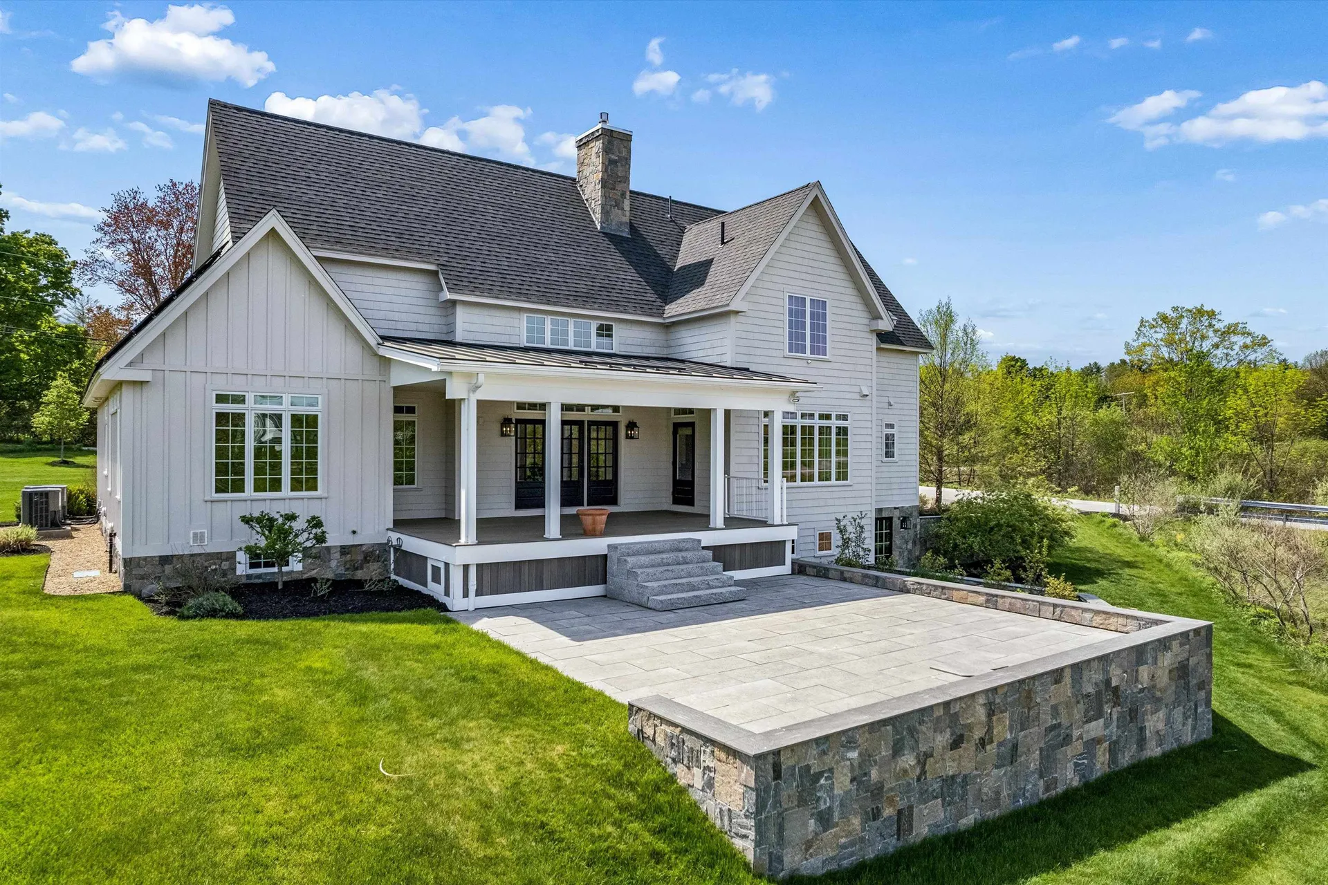 1 Cobtail Way Bedford NH 03110