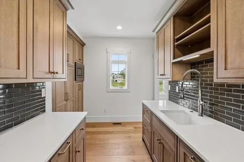 1 Cobtail Way Bedford NH 03110