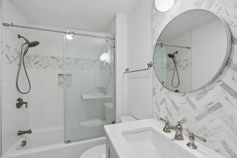 1 Cobtail Way Bedford NH 03110