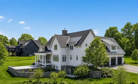 1 Cobtail Way Bedford NH 03110