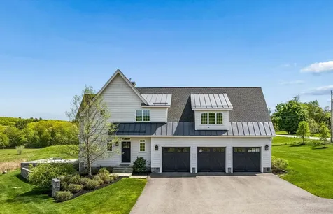 1 Cobtail Way Bedford NH 03110