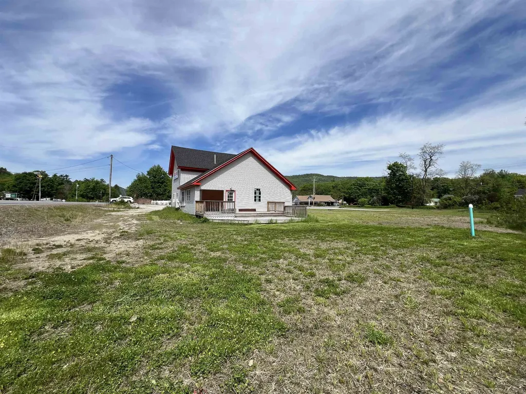 2 School Street Rumney NH 03266