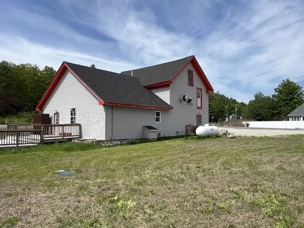 2 School Street Rumney NH 03266