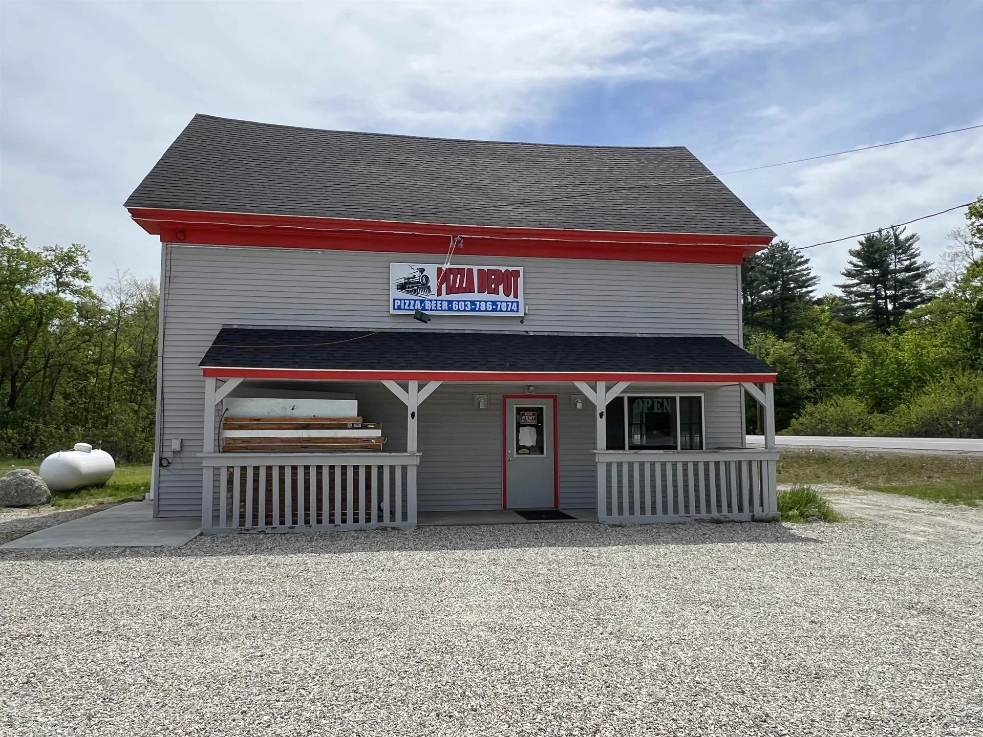 2 School Street Rumney NH 03266