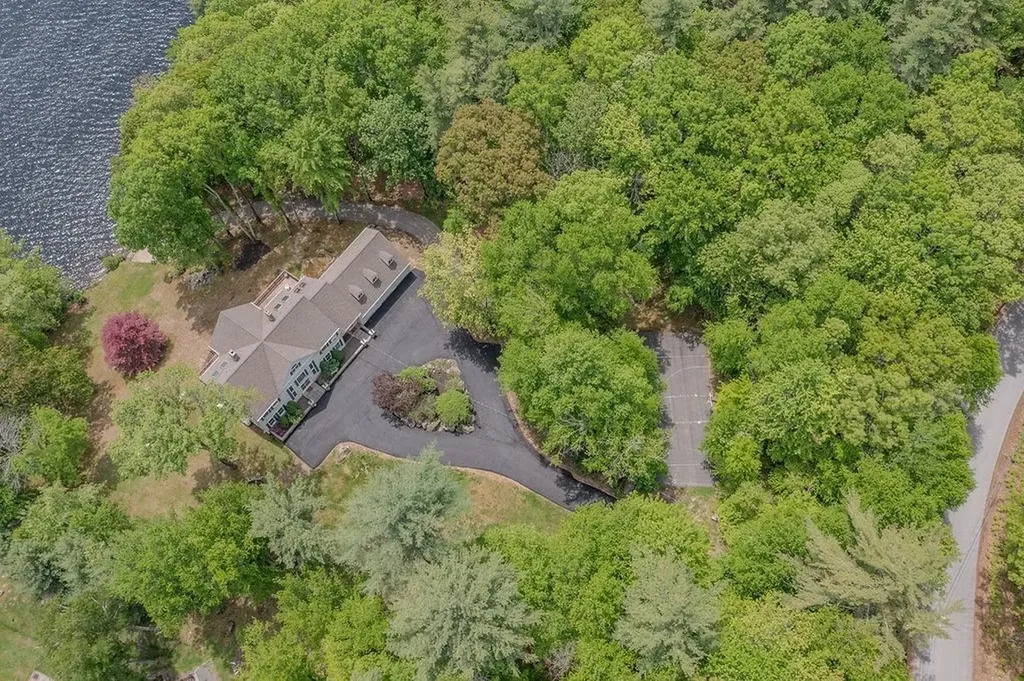 30 Stillwater Way Barrington NH 03825