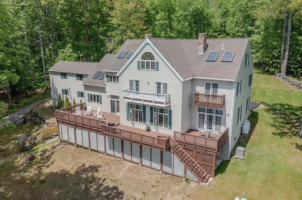 30 Stillwater Way Barrington NH 03825