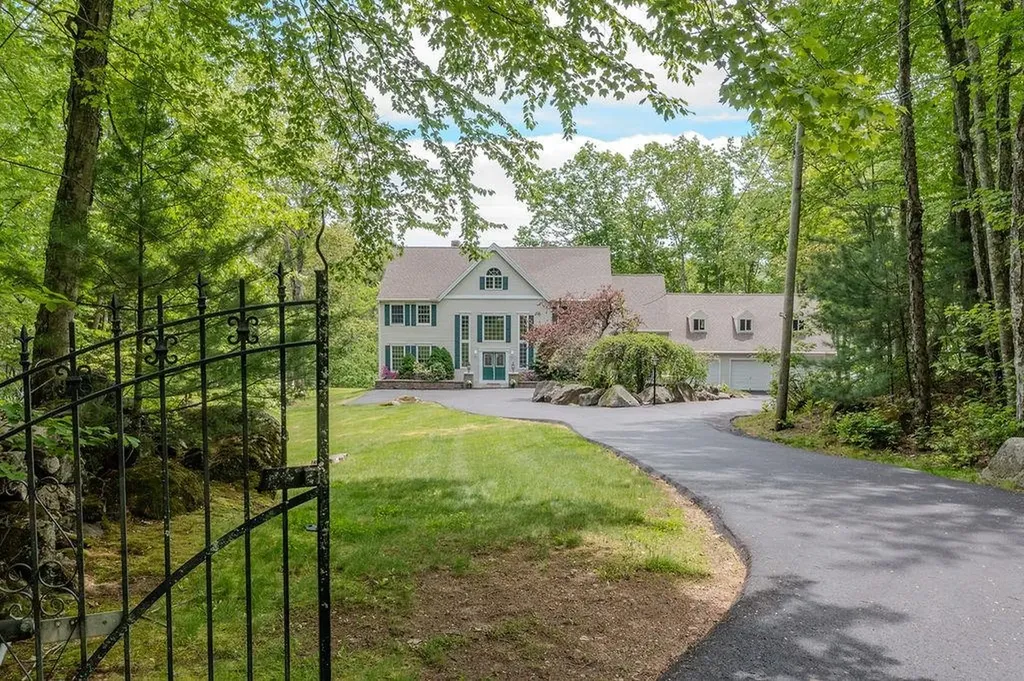 30 Stillwater Way Barrington NH 03825