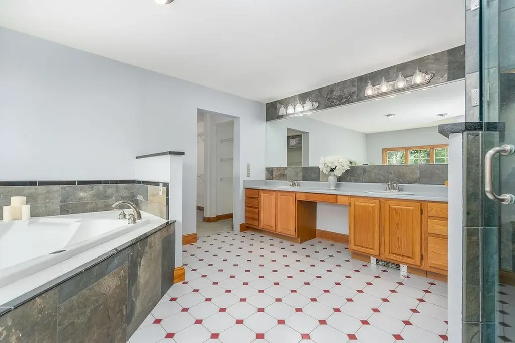 30 Stillwater Way Barrington NH 03825