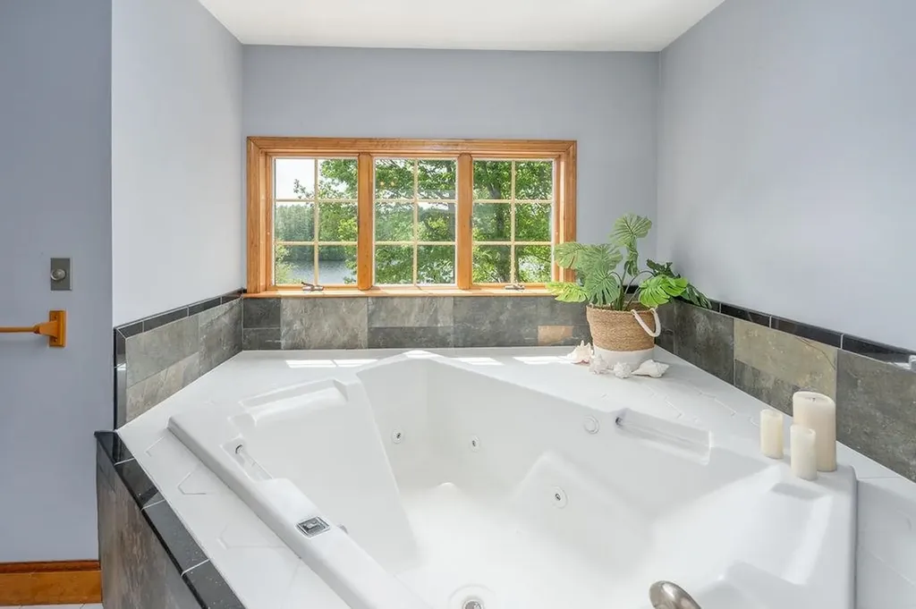 30 Stillwater Way Barrington NH 03825