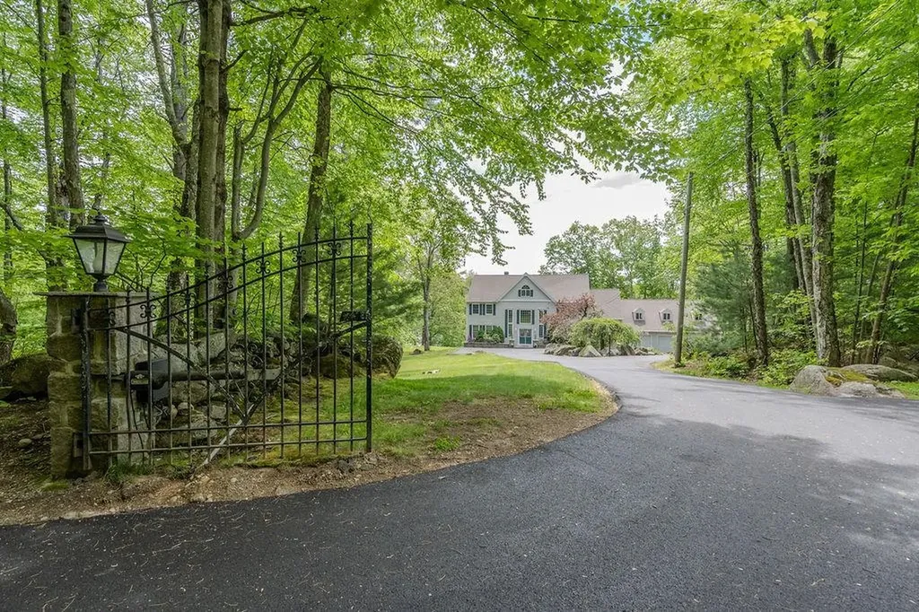30 Stillwater Way Barrington NH 03825