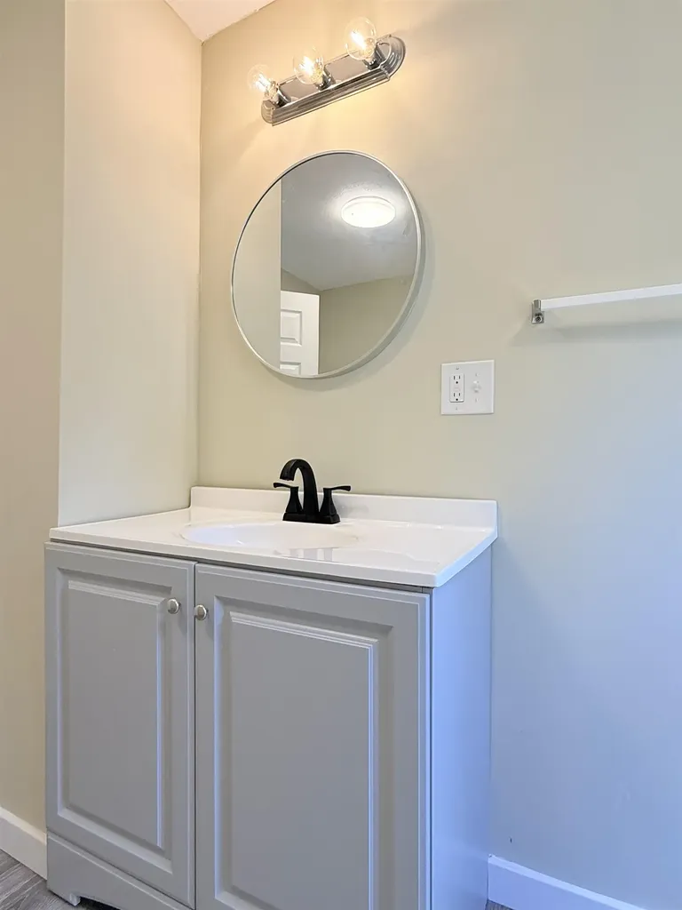 19 Depot Road Kingston NH 03848