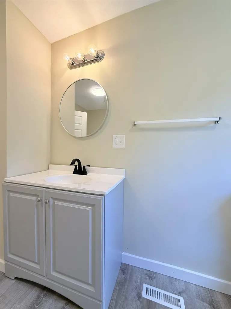 19 Depot Road Kingston NH 03848