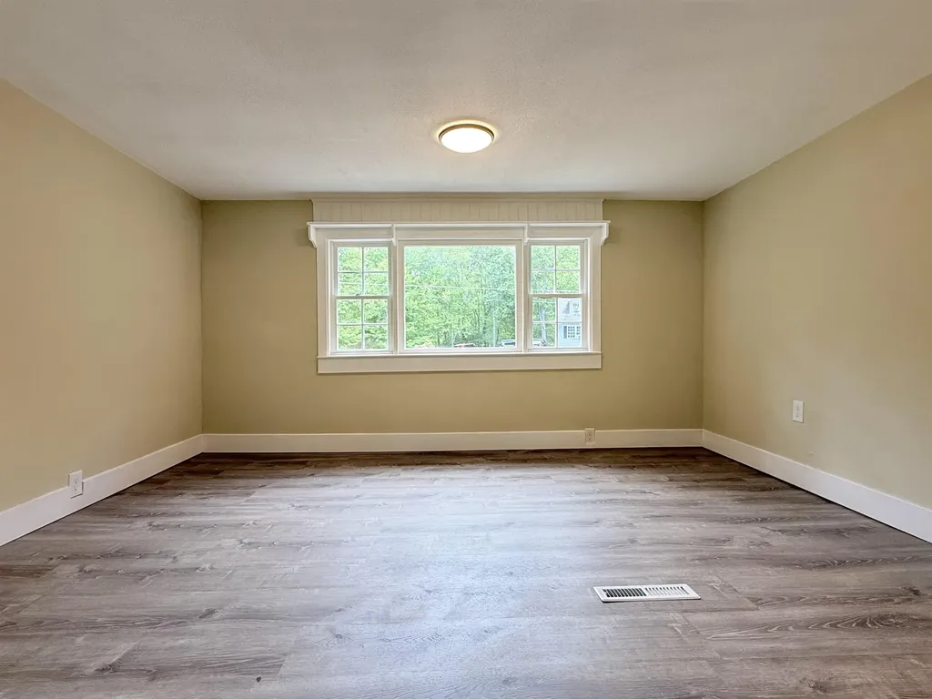 19 Depot Road Kingston NH 03848