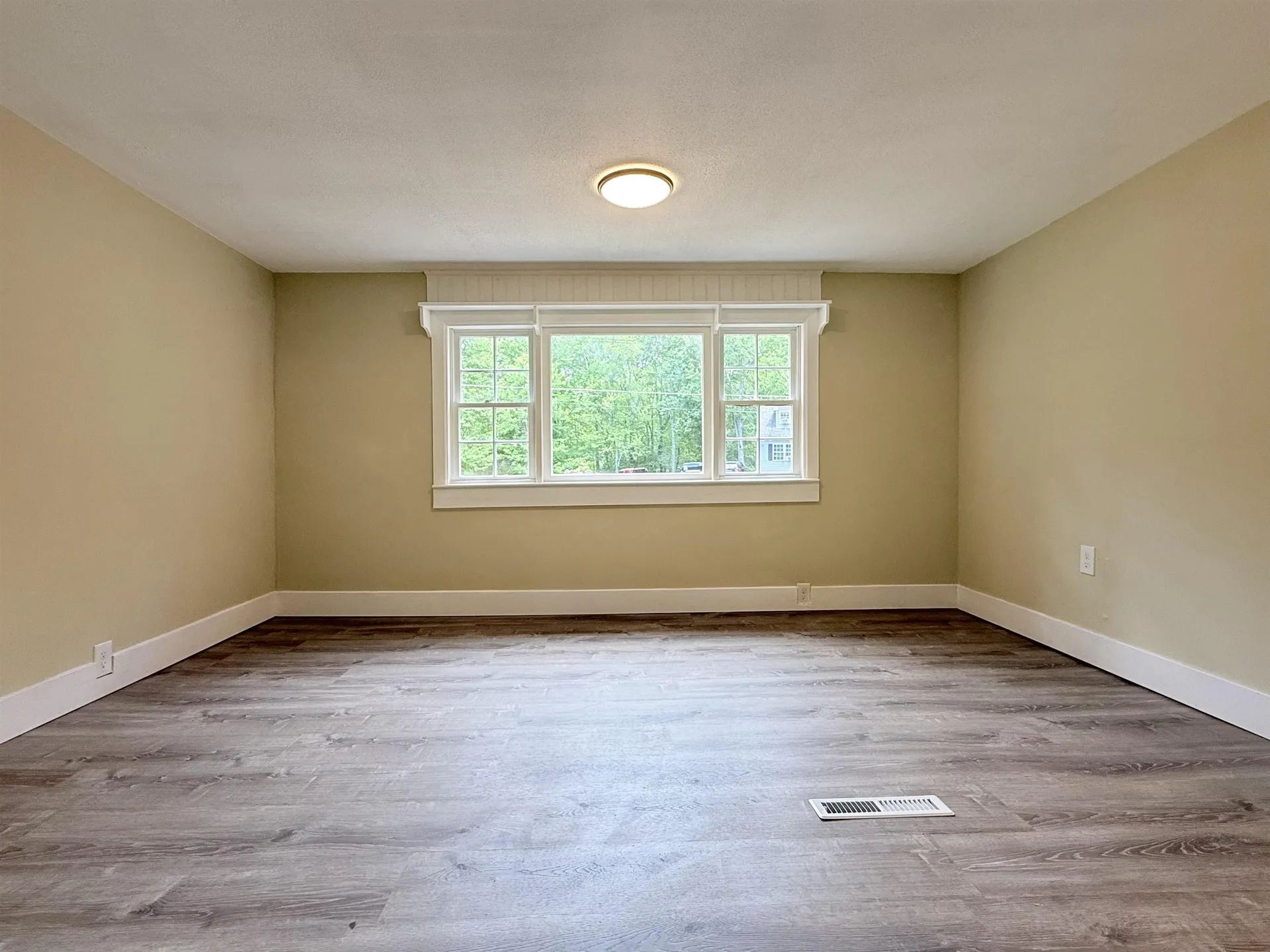 19 Depot Road Kingston NH 03848