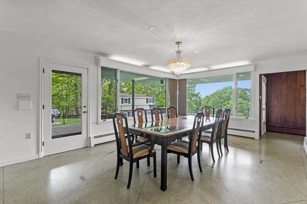 33 High Ridge Road Manchester NH 03104