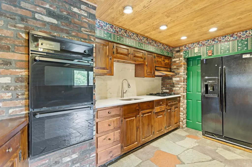 33 High Ridge Road Manchester NH 03104