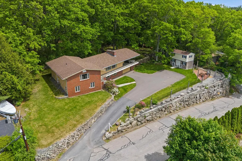 33 High Ridge Road Manchester NH 03104