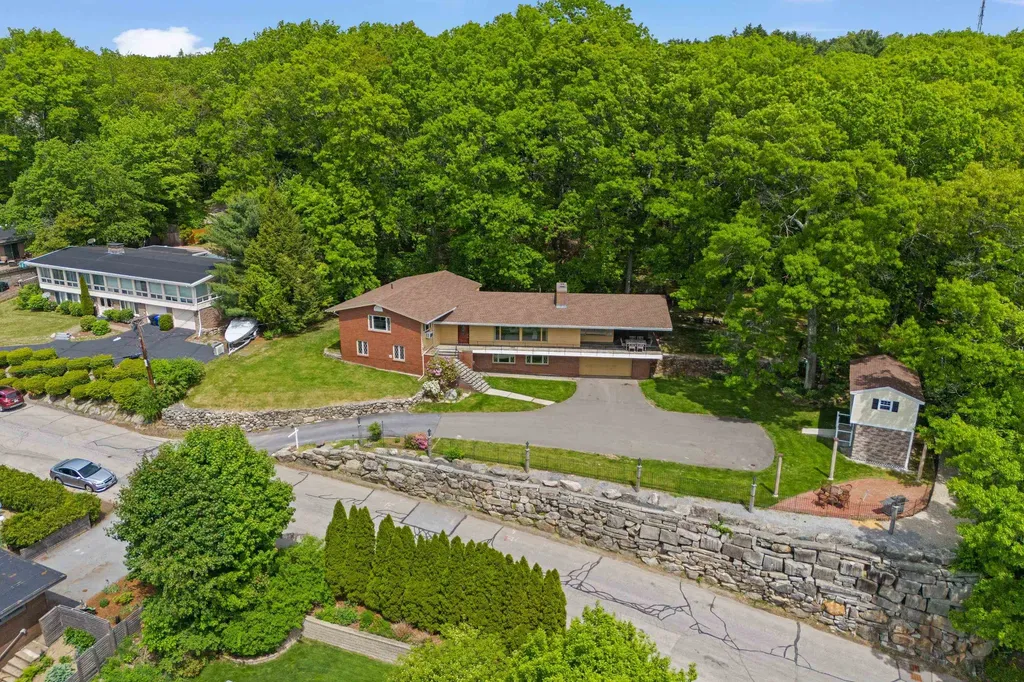 33 High Ridge Road Manchester NH 03104
