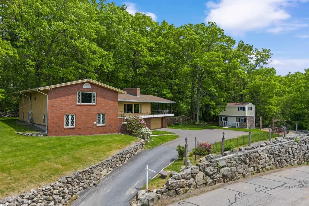 33 High Ridge Road Manchester NH 03104