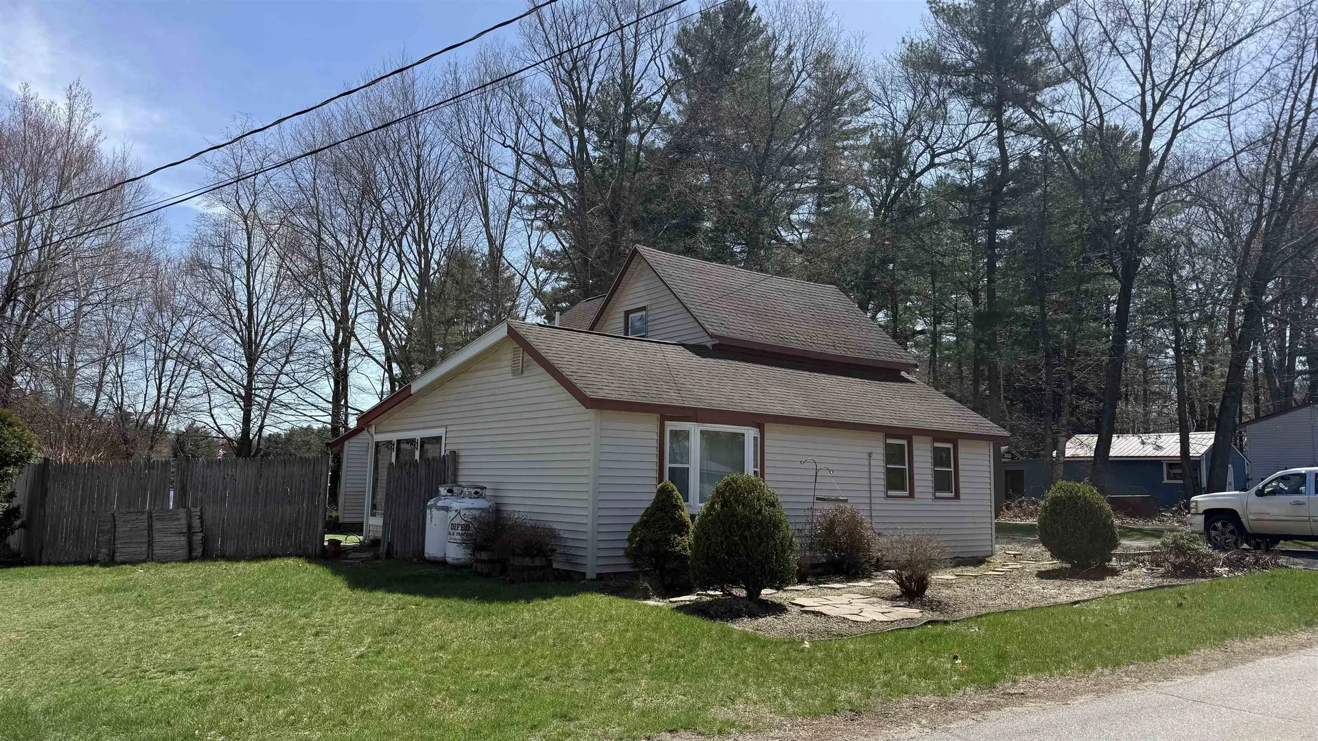 33 Coopers Grove Road Kingston NH 03848