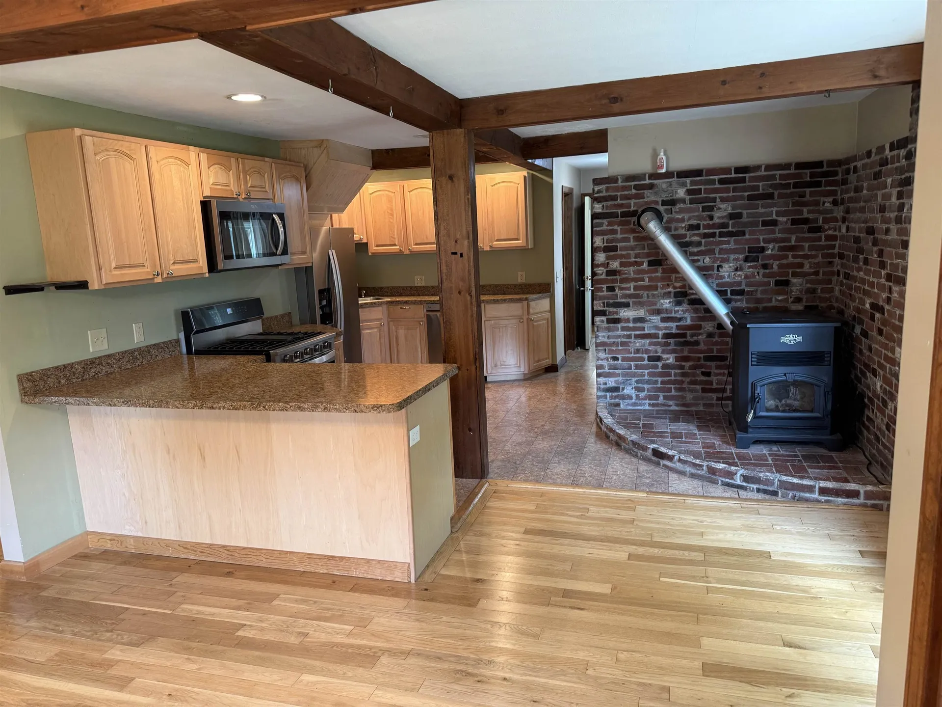33 Coopers Grove Road Kingston NH 03848