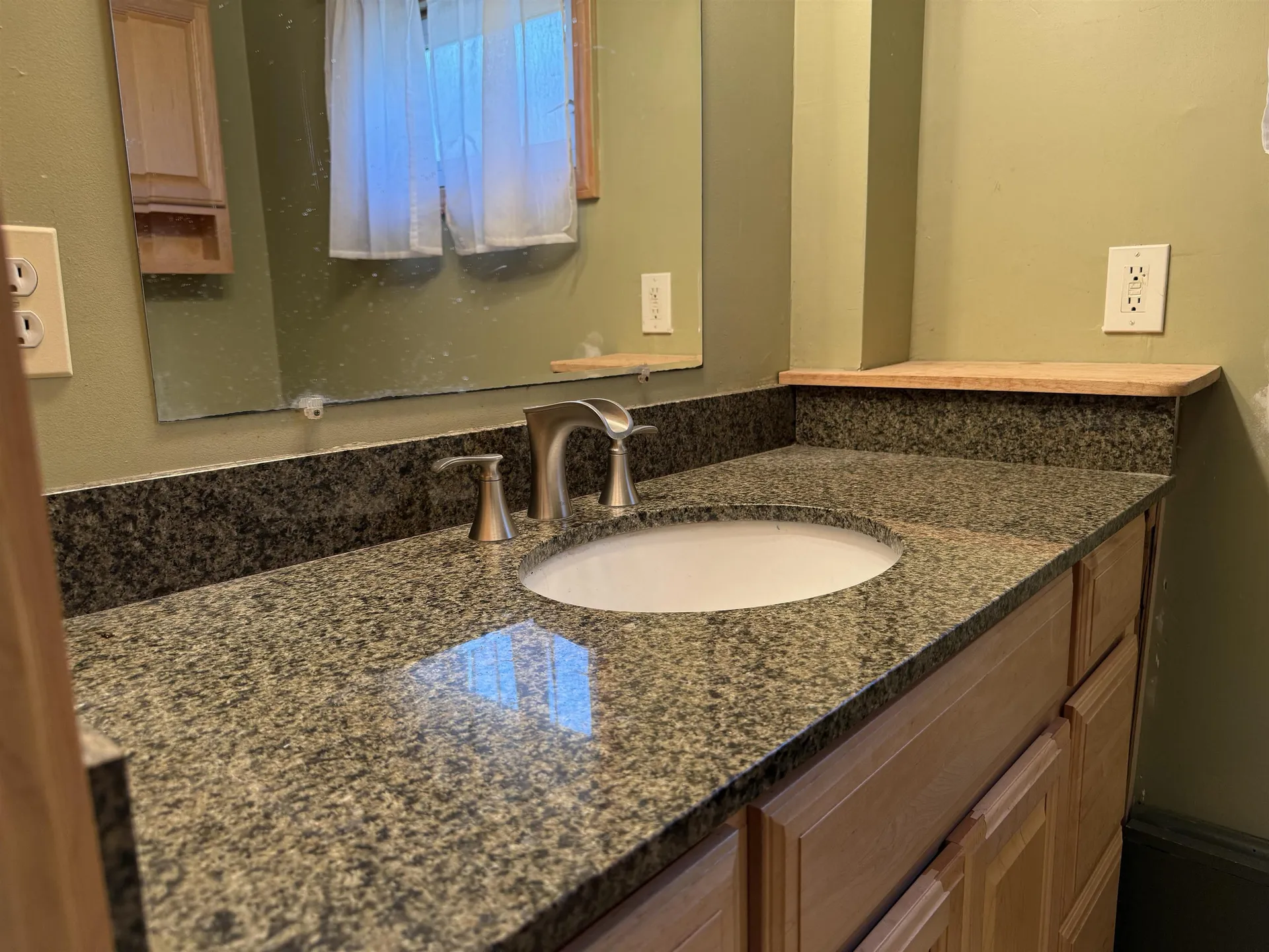 33 Coopers Grove Road Kingston NH 03848
