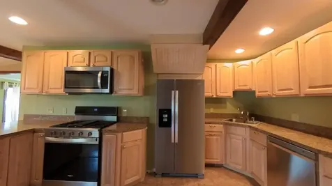 33 Coopers Grove Road Kingston NH 03848