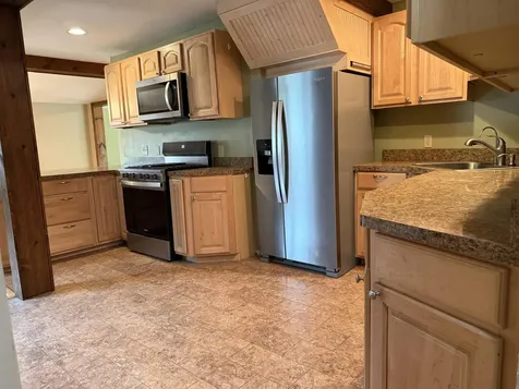 33 Coopers Grove Road Kingston NH 03848