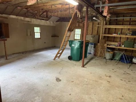 33 Coopers Grove Road Kingston NH 03848