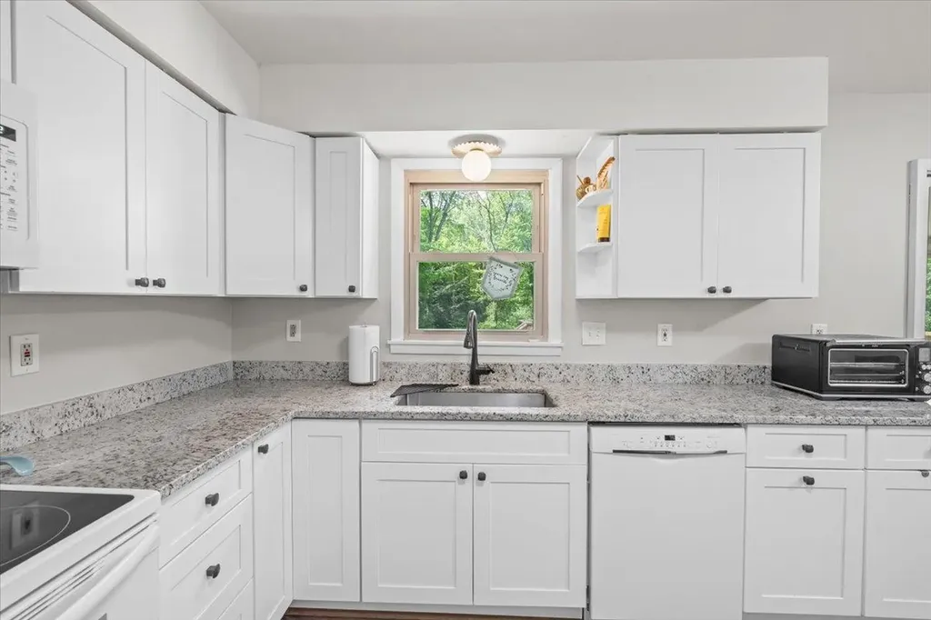 170 Raymond Road Colchester VT 05446