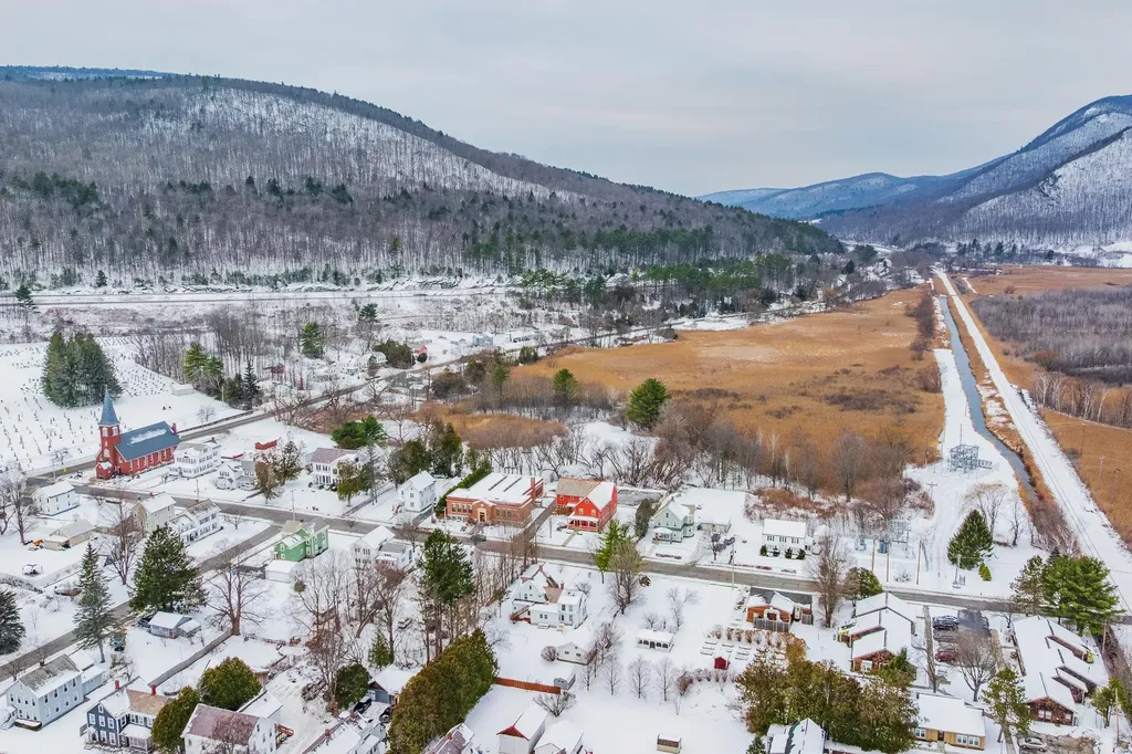 118 Barnes Street West Rutland VT 05701