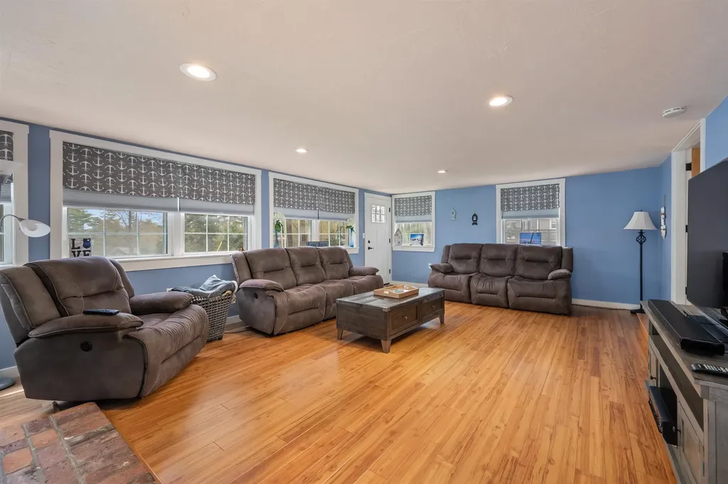 12 Brookhurst Lane East Meredith NH 03253