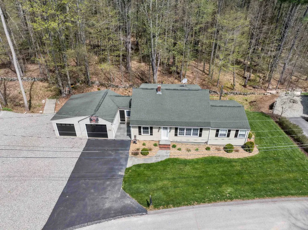 12 Brookhurst Lane East Meredith NH 03253