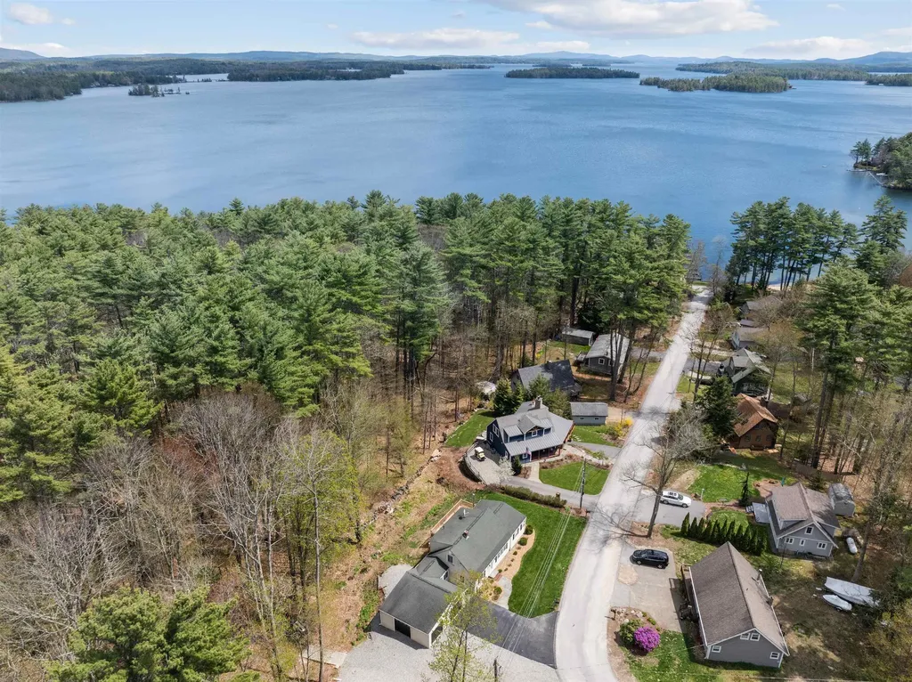 12 Brookhurst Lane East Meredith NH 03253