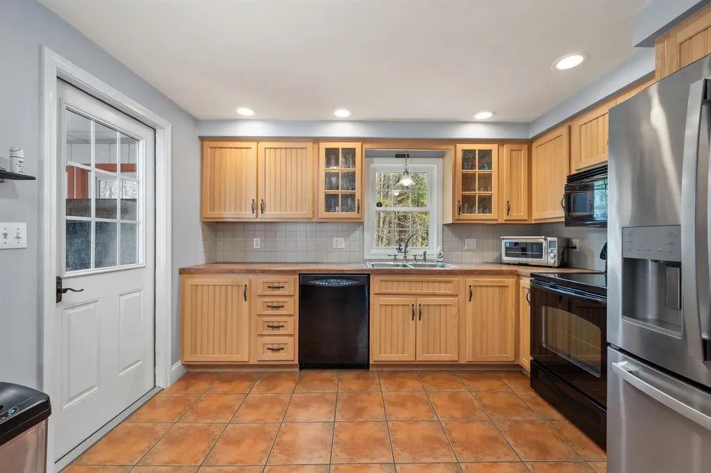 12 Brookhurst Lane East Meredith NH 03253