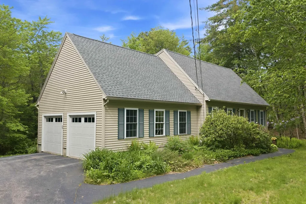 36 Church Street Deerfield NH 03037