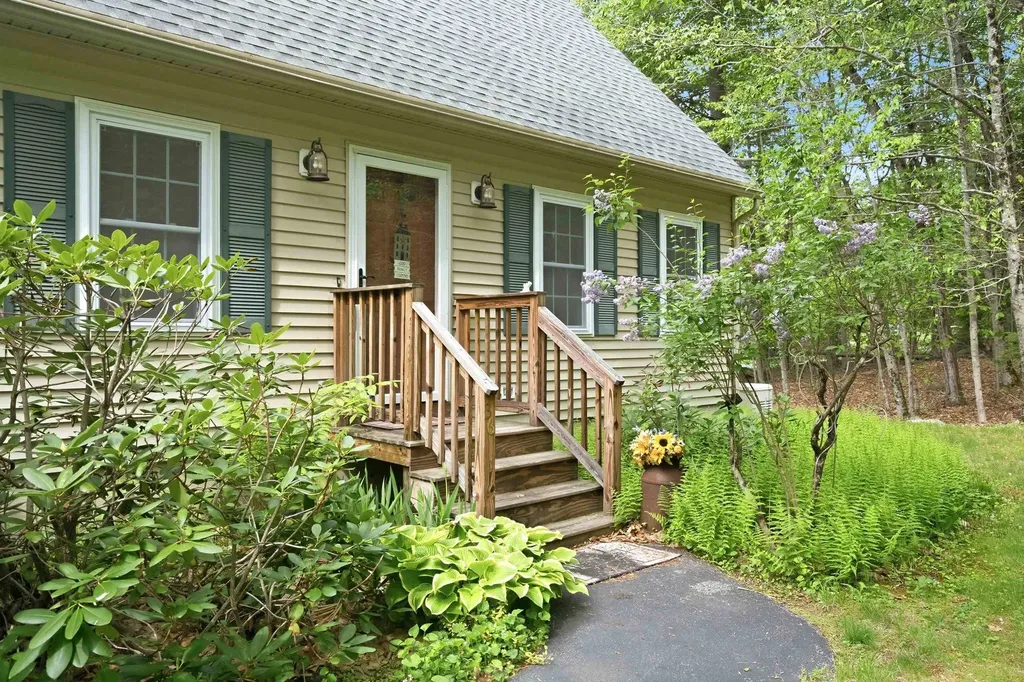 36 Church Street Deerfield NH 03037