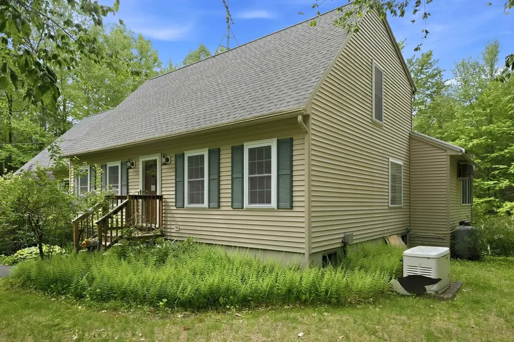 36 Church Street Deerfield NH 03037